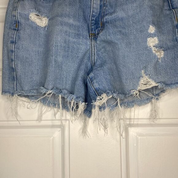 Universal Thread Light Wash Distressed Cutoff Denim Jean Shorts Size 4 - Picture 4 of 8